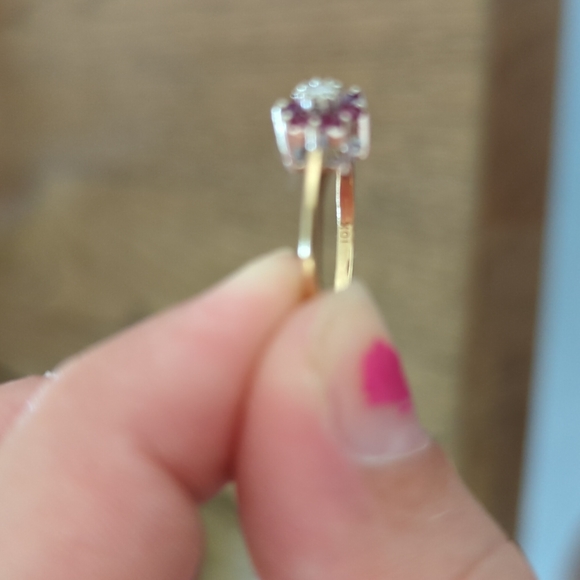 Ruby and diamond ring 10k yellow and white gold - Picture 4 of 8